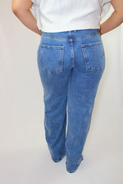 MID RISE STRAIGHT JEANS SIZE 28 (US 6)